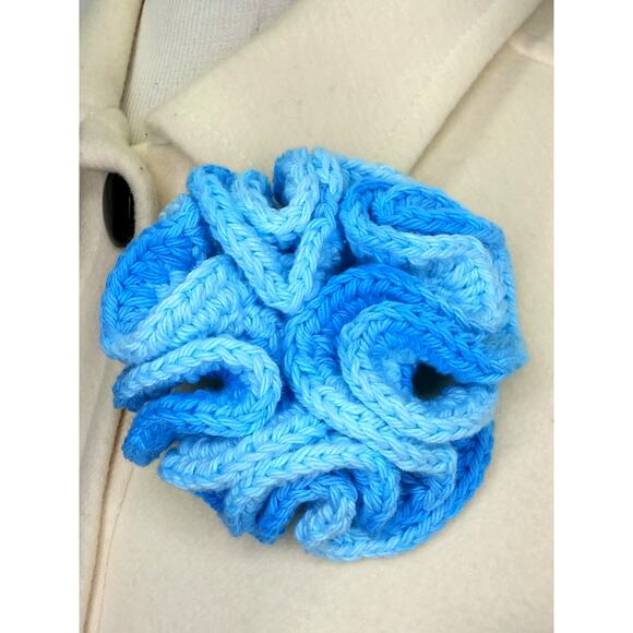 Bright Blue Floral Crochet Brooch Handmade Swirl Ombre Outerwear Colorful Pin - Picture 4 of 10
